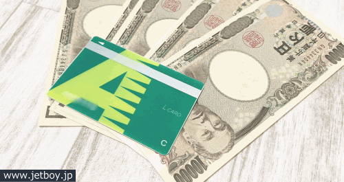 実際に契約したレイクALSAのカードとATMから出金したお金の写真